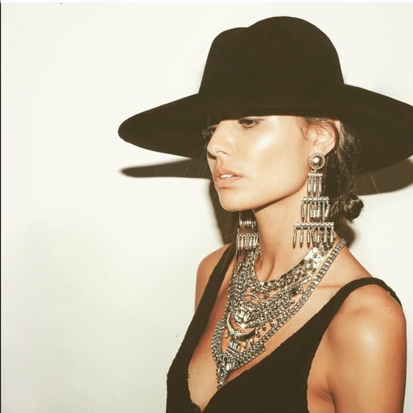 Statement Piece 💎 - Picture 2 of 4